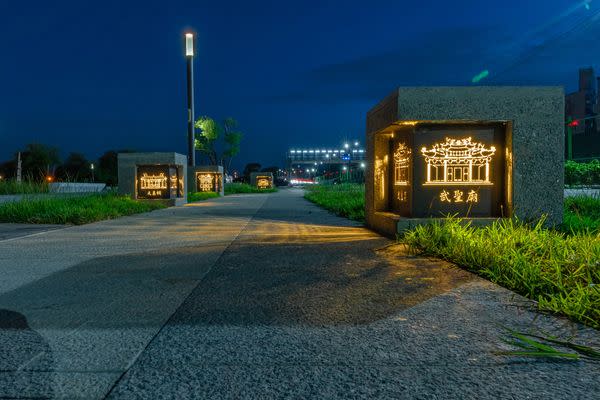 新月廣場意象馬頭